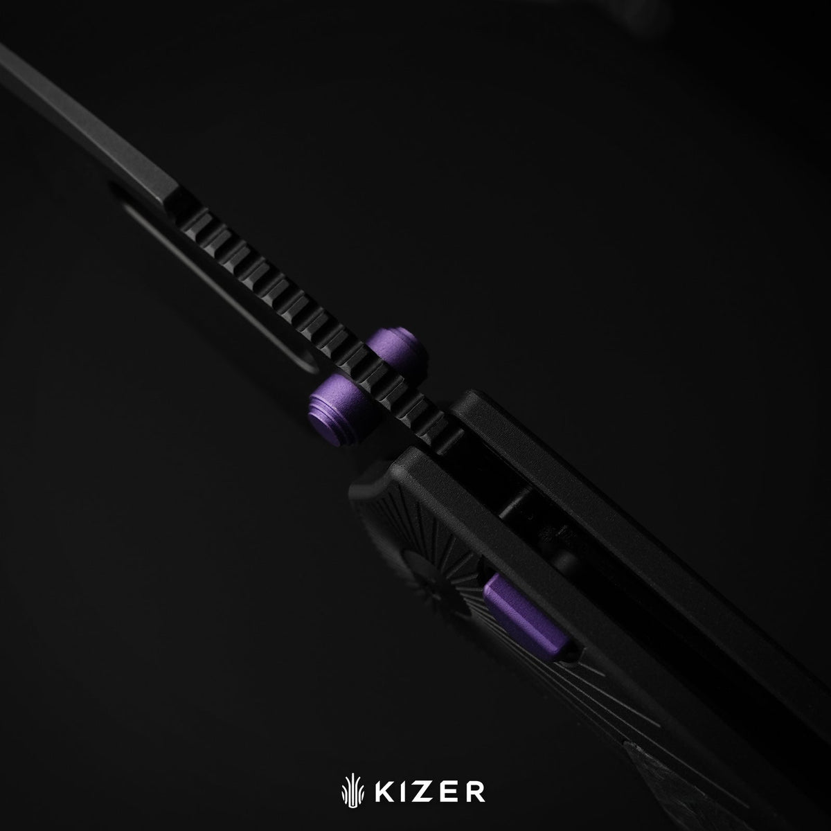 Durandal | Kizer Button Liner Lock™ | Aluminum & Fatcarbon® Camo Gold | S35VN + Gunmetal Gray PVD Coating | KizerB™ 3765BD2