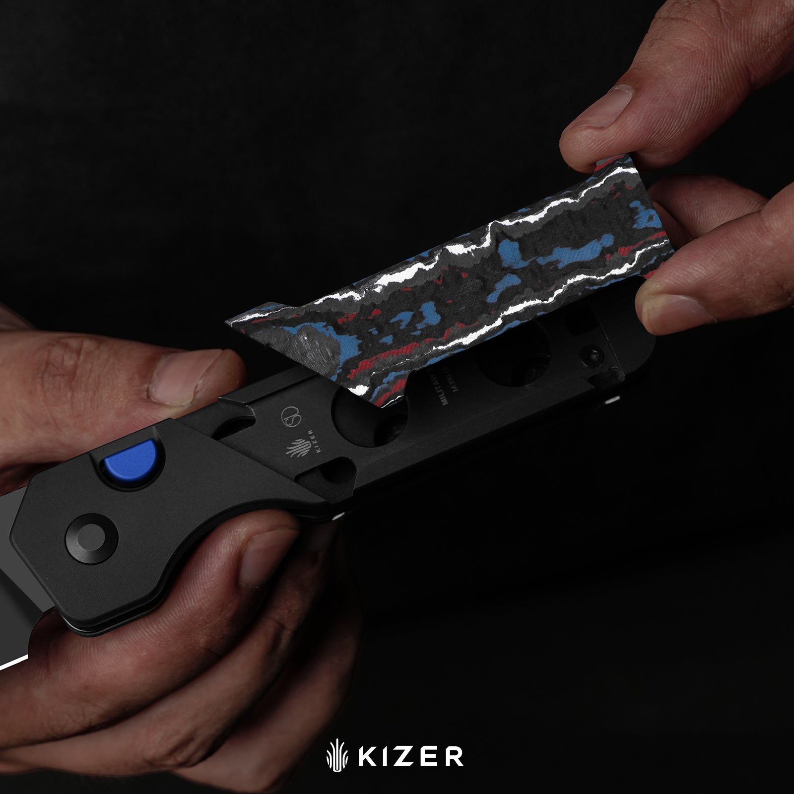 Militaw 315 KwikSwap™ | Kizer Button Liner Lock™ | M390 + Satin | Aluminum & FatCarbon Jungle Wear | KizerB™ 3634.31BDA2