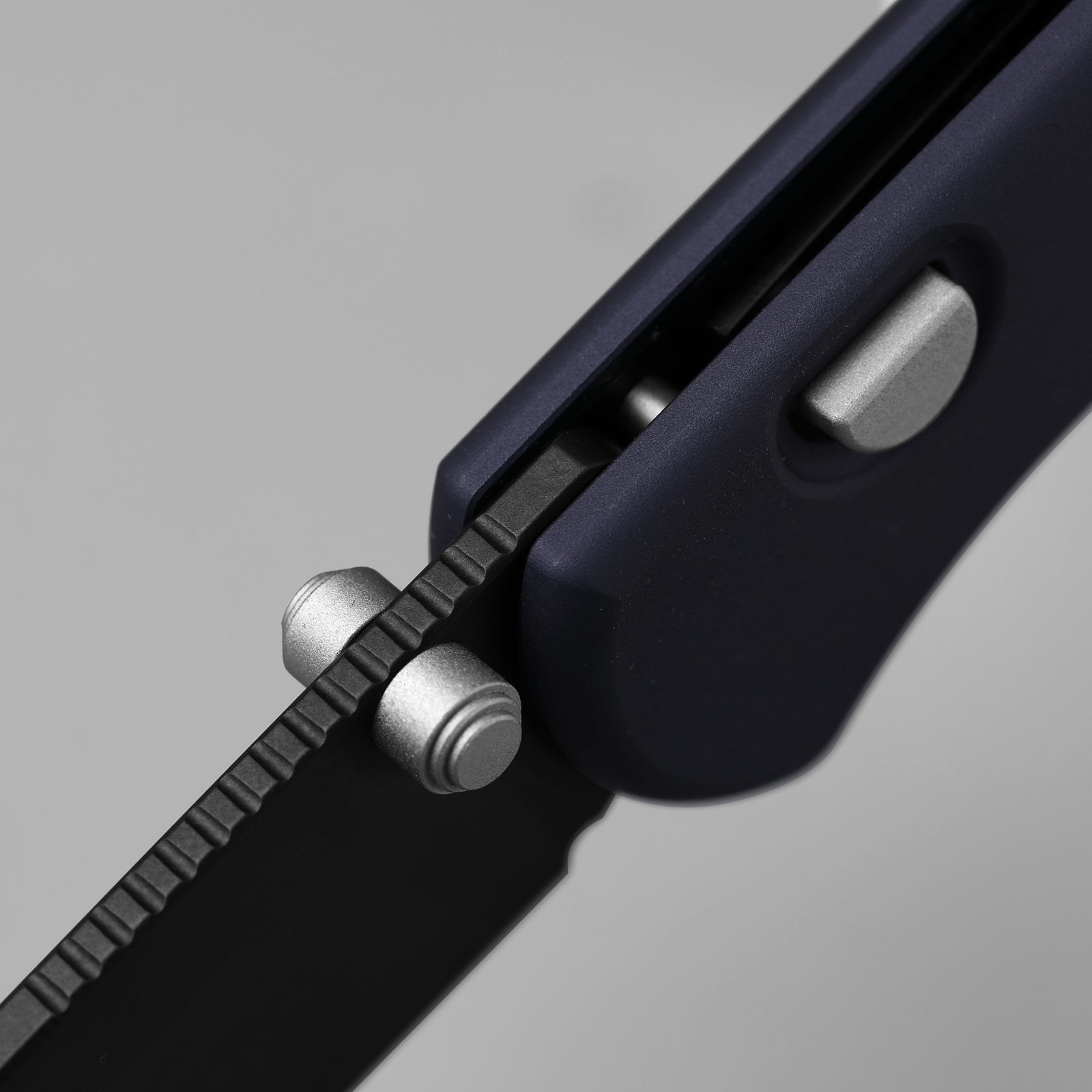 Drop Bear® Zero | Kizer Button Liner Lock™ | M390 + DLC Ultra + Hollow Grind | Alumium | KizerB™ 3619BDA2