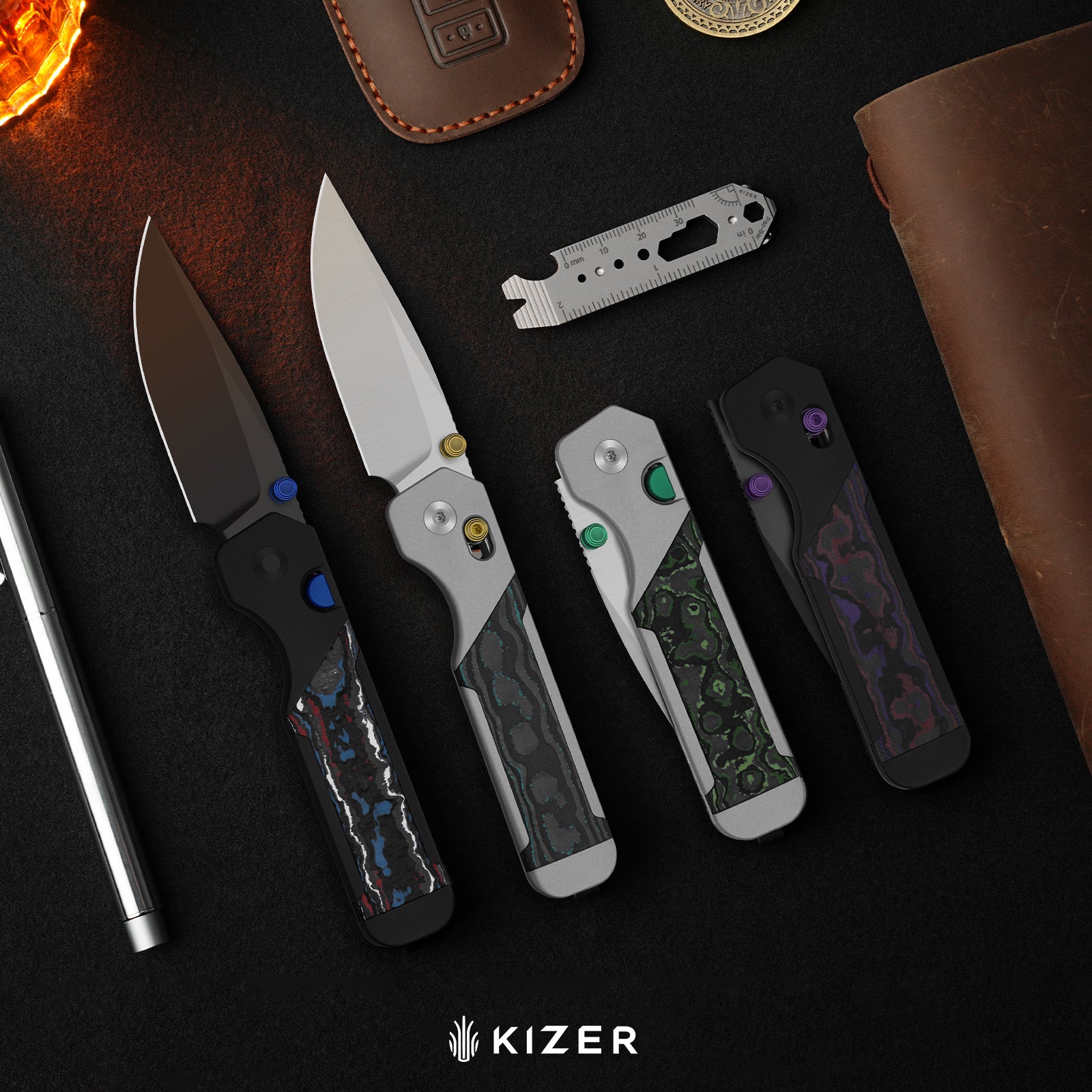 Militaw 315 KwikSwap™ | Kizer Button Liner Lock™ | M390 + Satin | Aluminum & FatCarbon Jungle Wear | KizerB™ 3634.31BDA2