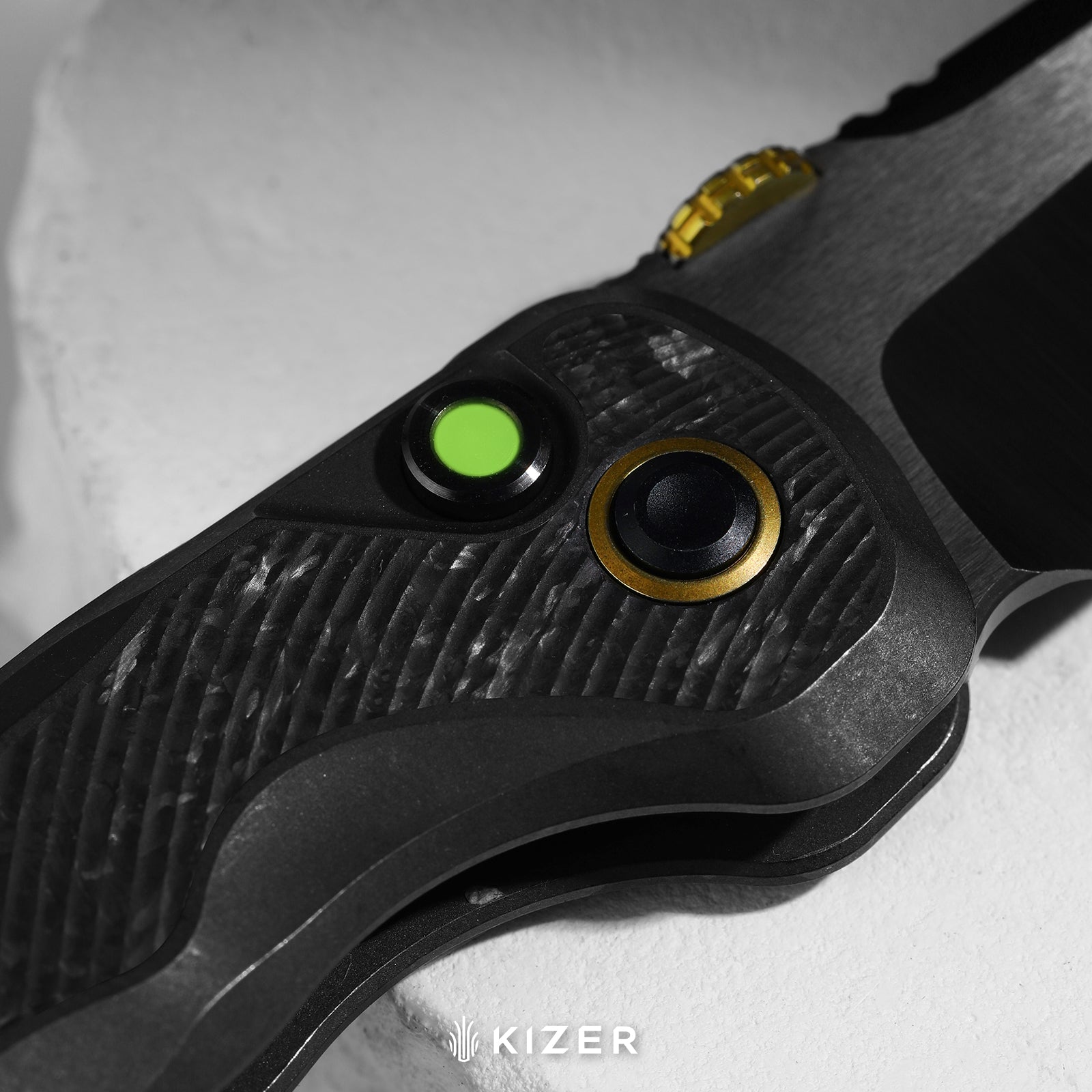 Mithril-Lefty | KineticFit™ Button Lock | M390 + DLC Ultra + Hand-Brushed | Titanium (DLC Ultra) & Fat Carbon | Exquisite Light | KizerX® FK08A1