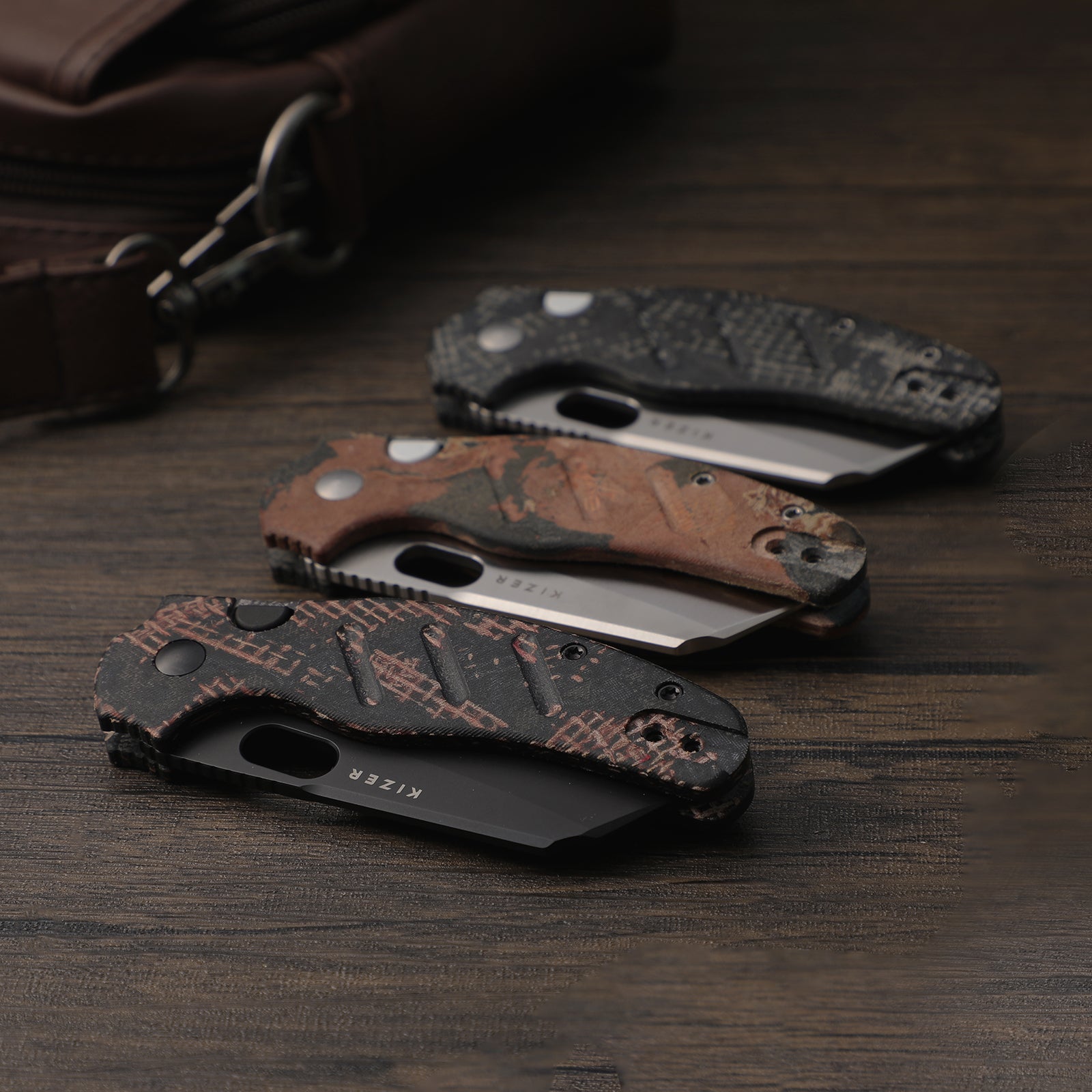 Sheepdog® C01C 2.9 CD | Current Micarta (Blue Burl Canvas) | Kizer Clutch Lock™ | Nitro-V | KizerV™ 3488.29CDA3