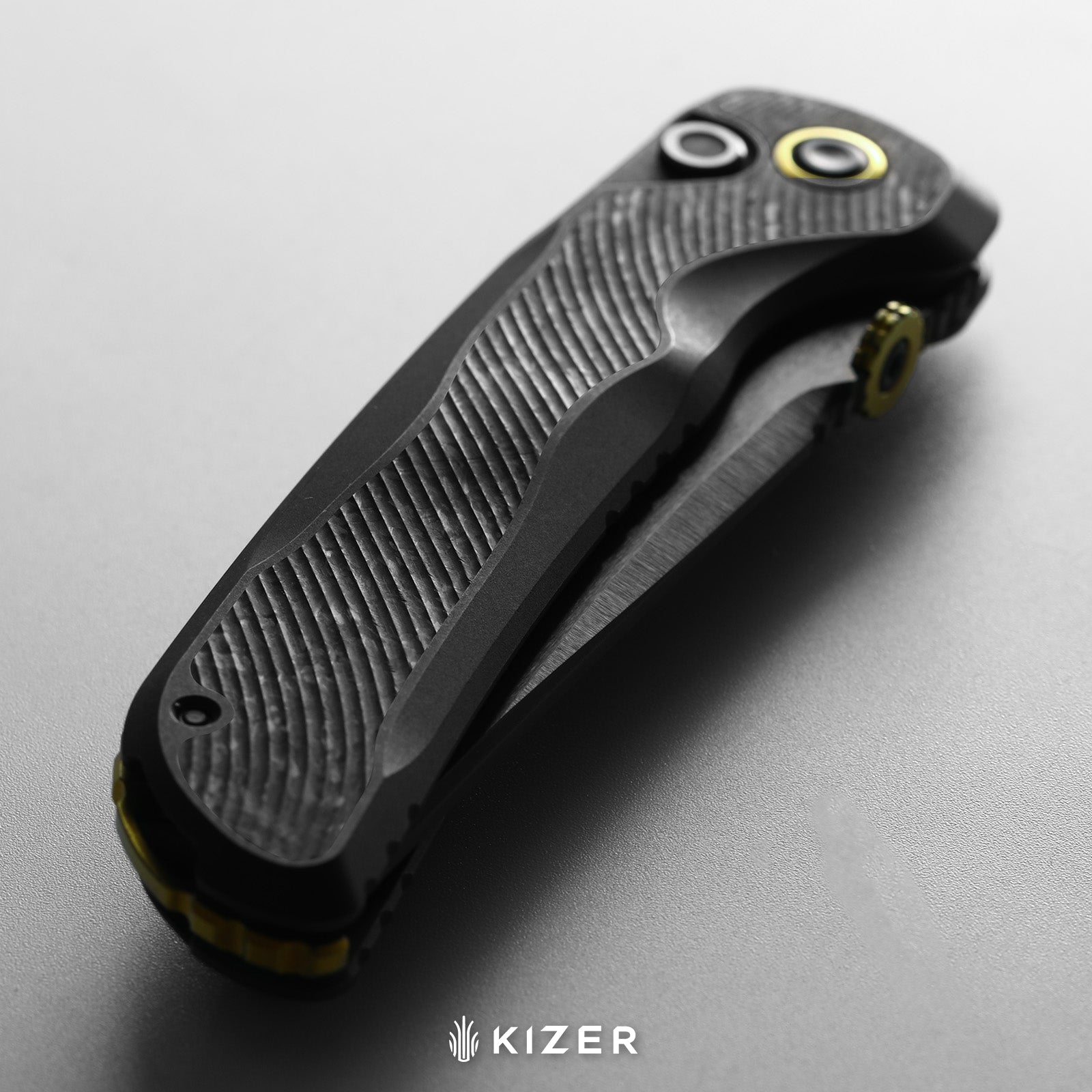 Mithril-Lefty | KineticFit™ Button Lock | M390 + DLC Ultra + Hand-Brushed | Titanium (DLC Ultra) & Fat Carbon | Exquisite Light | KizerX® FK08A1