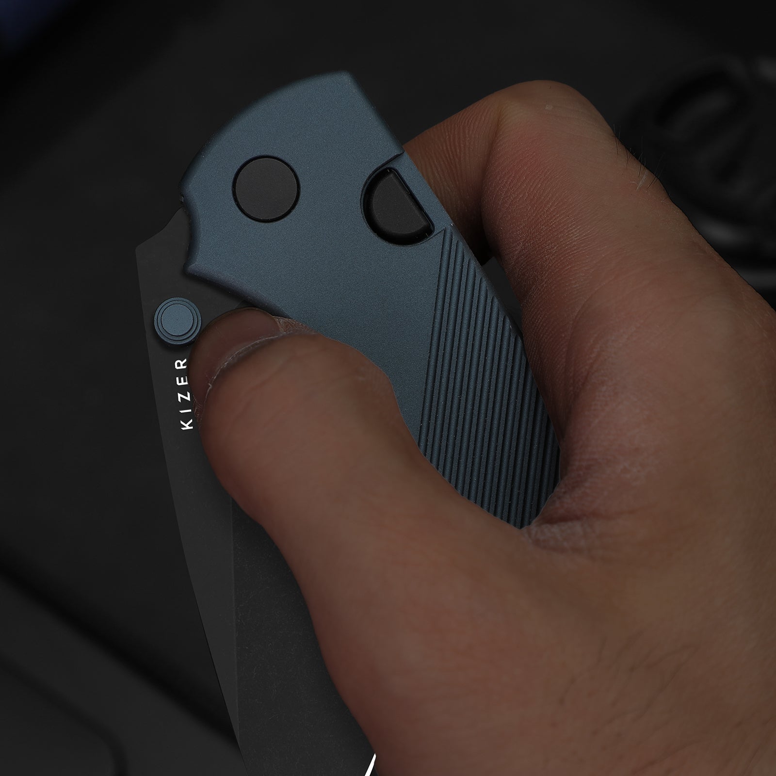 Glaux | Kizer Button Liner Lock™ | Vortex Pattern Micarta | Gray PVD Coating & Stonewashed | KizerV™ 3801A2