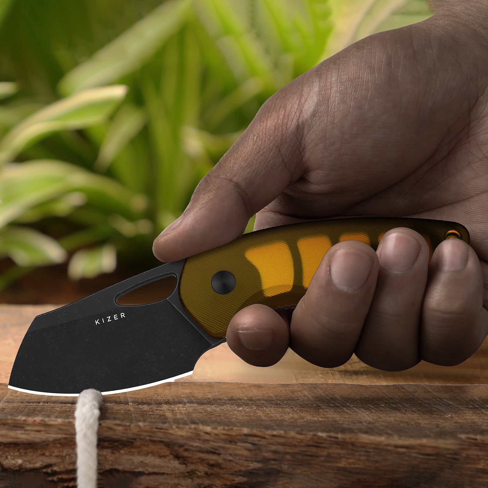 Hornet | Bee Belly Hollowed-out Handle | 14C28N | Fixed Blade | KizerV™ 1074A1