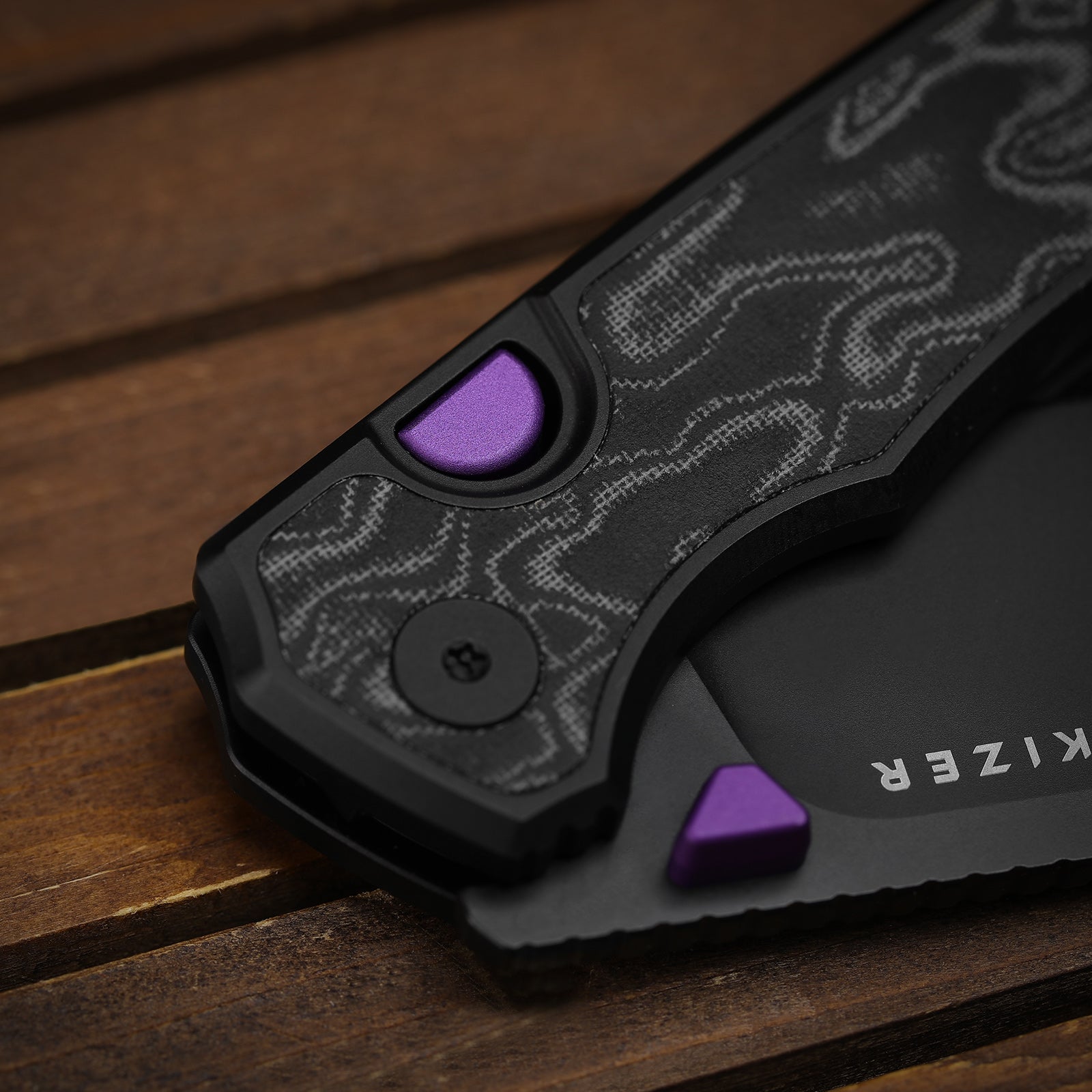 Wharning | Kizer Button Liner Lock™ | WHARNCLIFF | S45VN | KizerB™ 3738A2