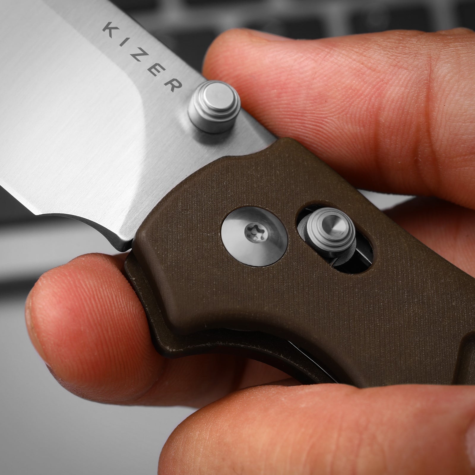 Sheepdog® C01C 2.9 CD | Kizer Clutch Lock™ | Richlite | Nitro-V | PVD Coating | KizerV™ 3488.29CDA2