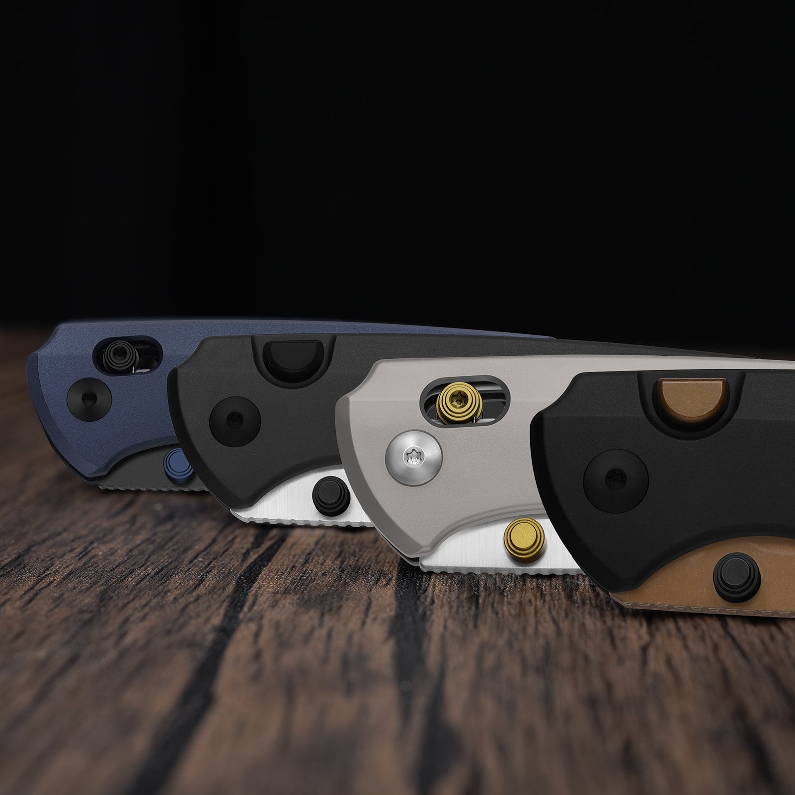 T1 CD | Kizer Clutch Lock™ | M390 | Titanium Handle | KizerB™ 3490.2CDA1
