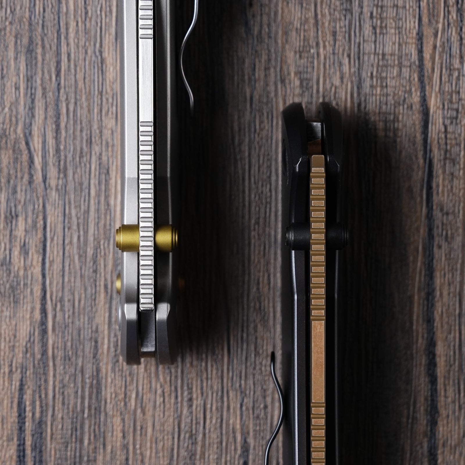 T1 CD | Kizer Clutch Lock™ | M390 | Titanium Handle | KizerB™ 3490.2CDA1