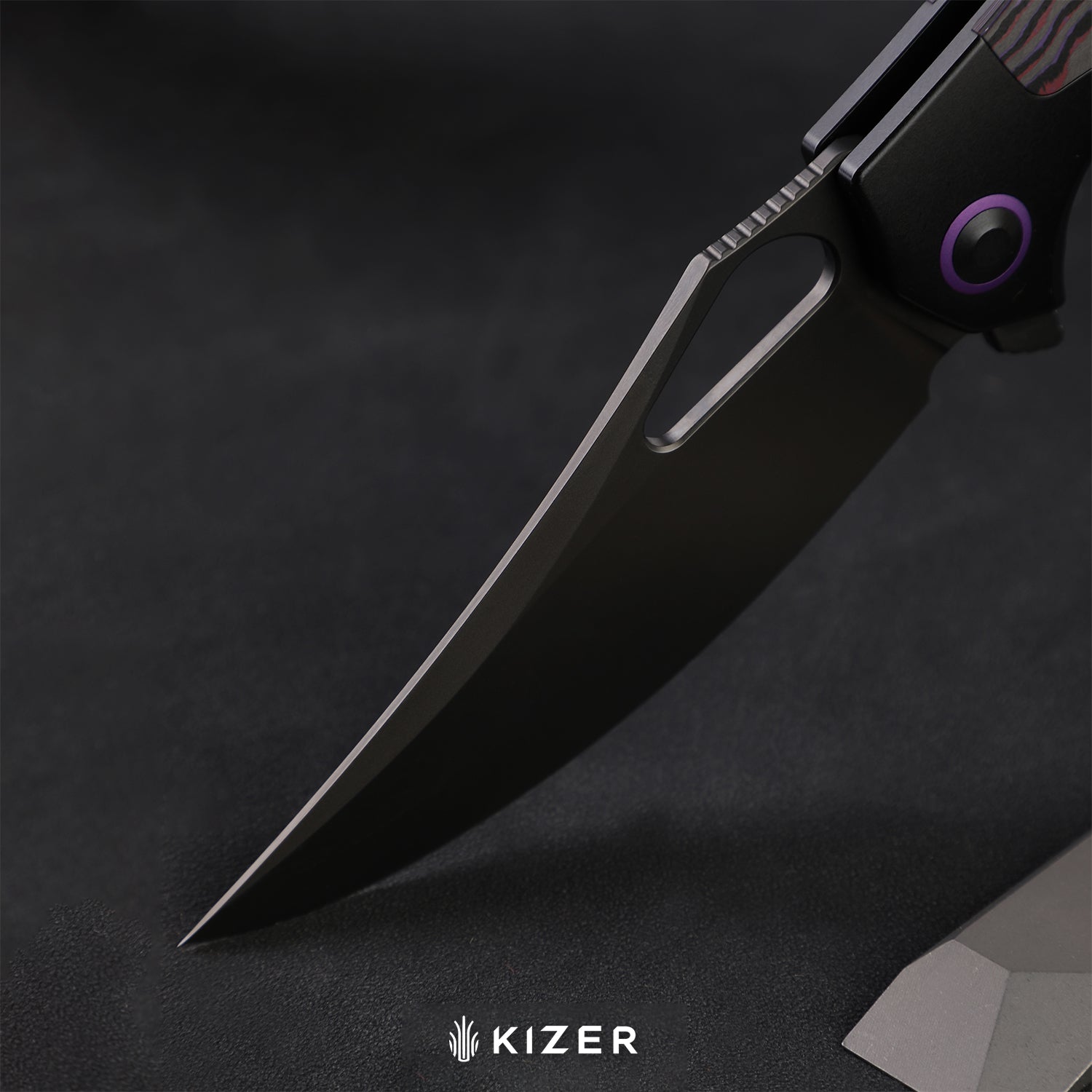 Cyclone | Frame Lock | Titanium & Fatcarbon Purple Haze | S35VN+Matte DLC Ultra | KizerB™ 3734A1