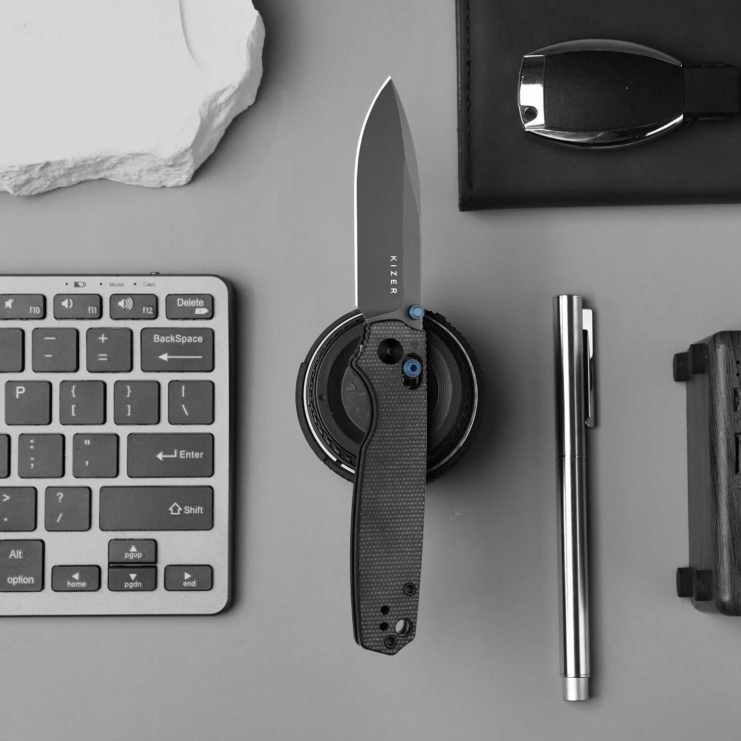 Pokiman CD | Kizer Clutch Lock™ | Drop Point | Four-Finger Full Grip | Micarta | KizerV™ 3789A1