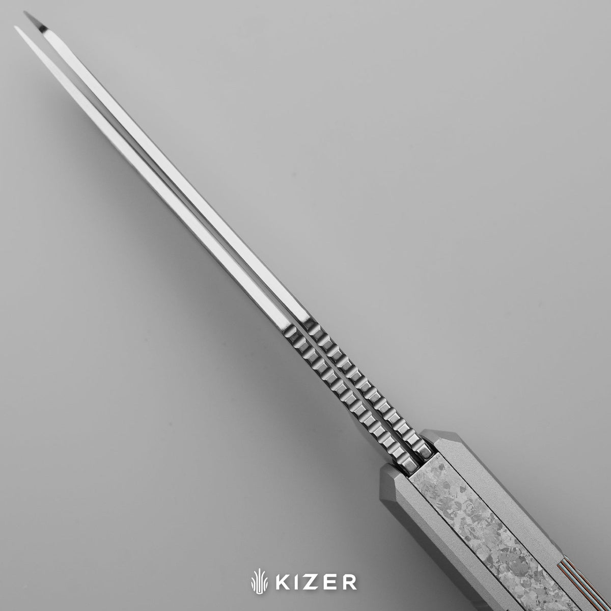 Trestle TP AirTi｜BD1N Dual-Blade Clip Point & Spey Point | KStop™ 105° Half-Stop Trapper | Aluminum & vortex pattern micarta | KizerB™ 3761TPA4