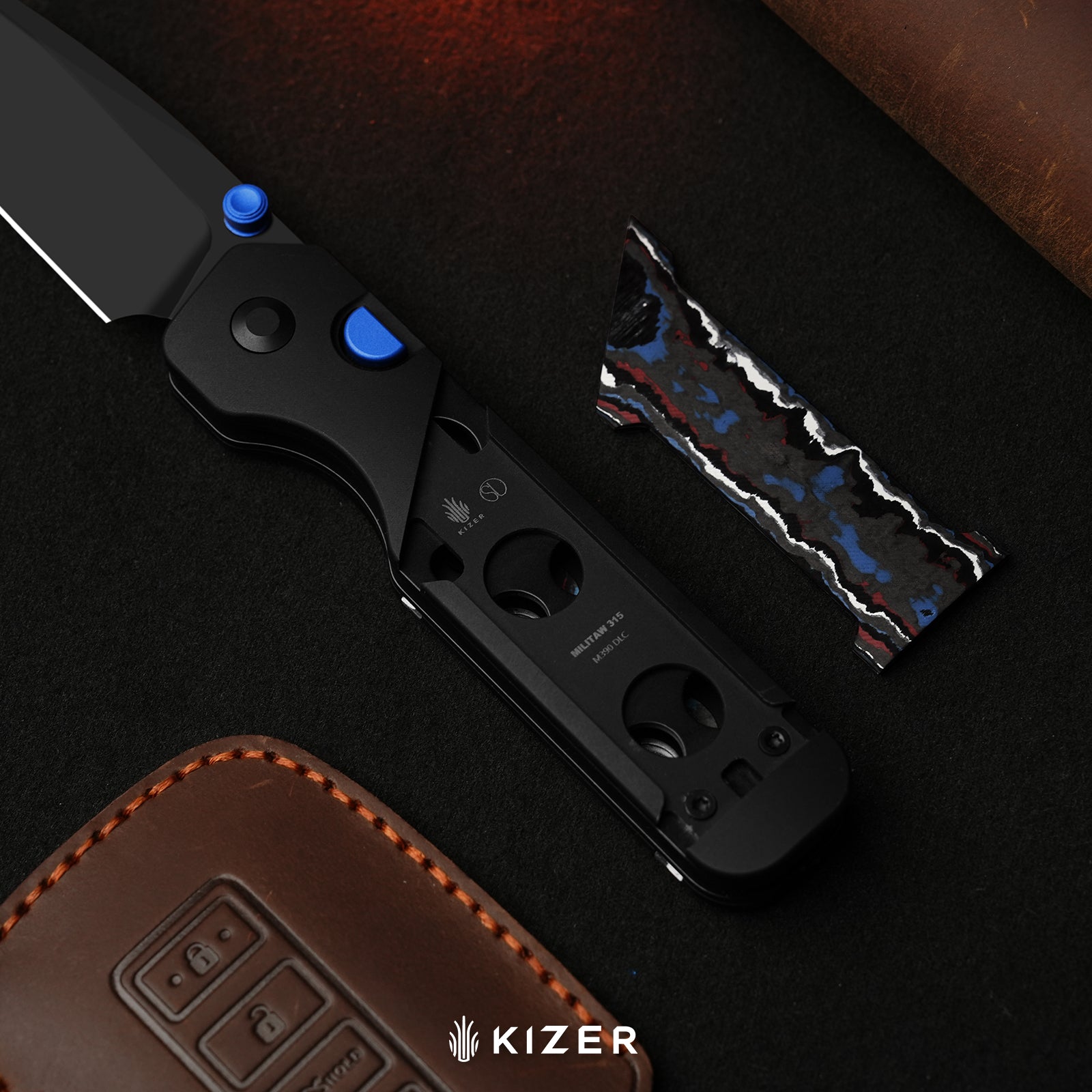 Militaw 315 KwikSwap™ | Kizer Button Liner Lock™ | M390 + Satin | Aluminum & FatCarbon Jungle Wear | KizerB™ 3634.31BDA2