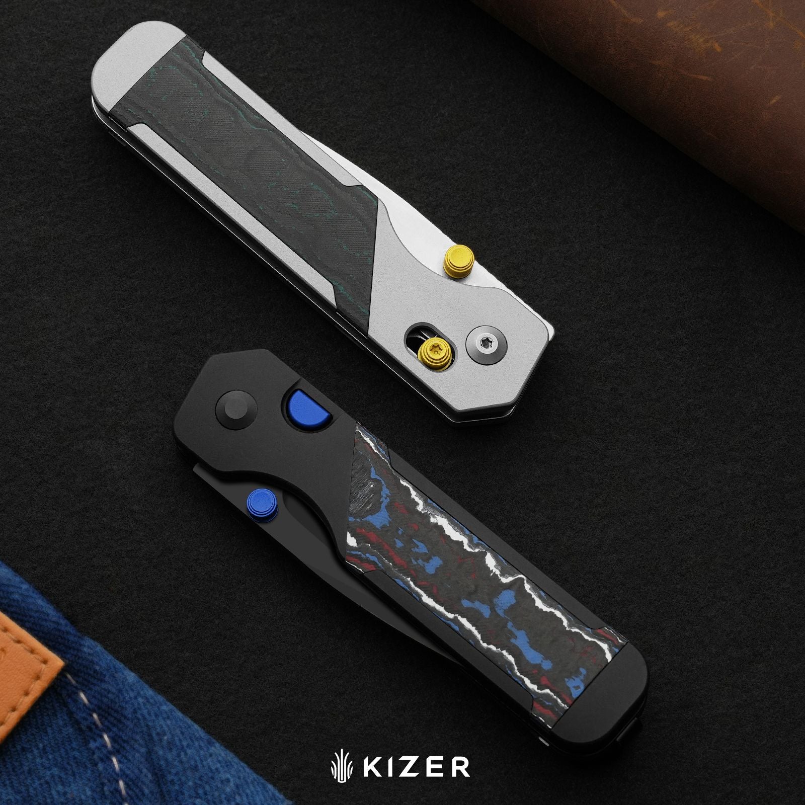 Militaw 315 KwikSwap™ | Kizer Button Liner Lock™ | M390 + Satin | Aluminum & FatCarbon Jungle Wear | KizerB™ 3634.31BDA2