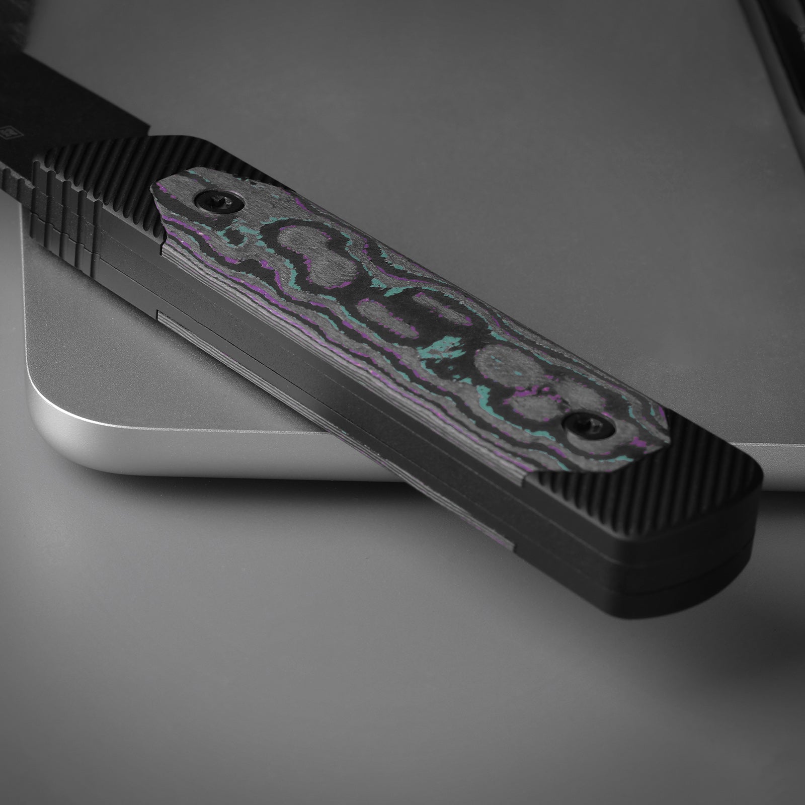 Hallow | Aluminium + Carbon Fiber | CPM 10V | KizerB™ 1123A2