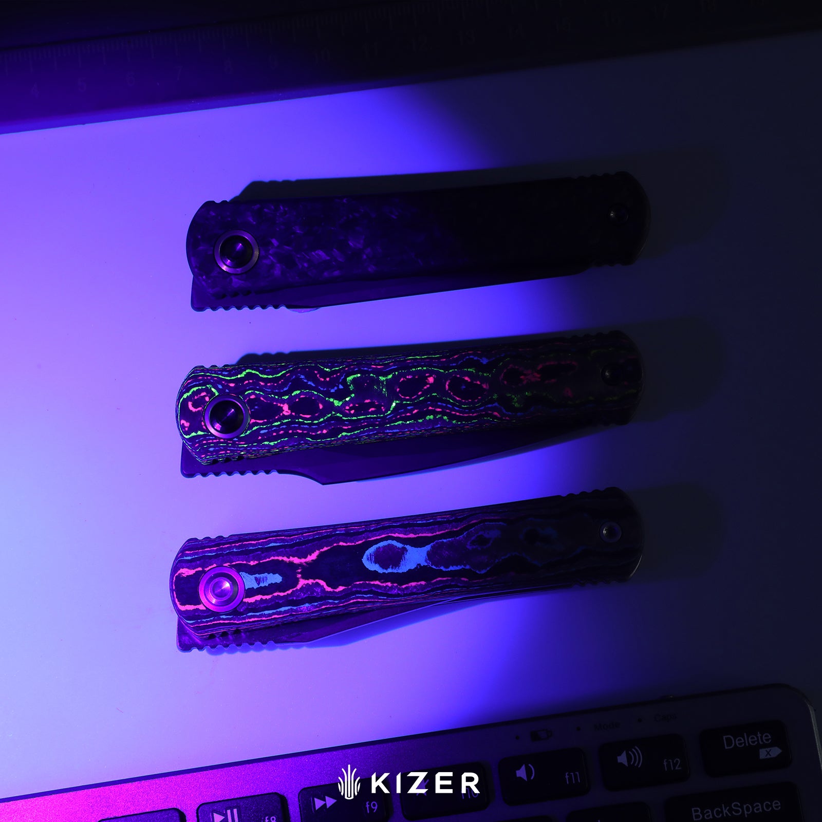 Feist 3 | CPM S90V + Matte DLC Ultra | Hawkbill | Titanium (Matte DLC Ultra) & CamoCarbon Ultimate Warrior | KizerX™ 3499.3A3