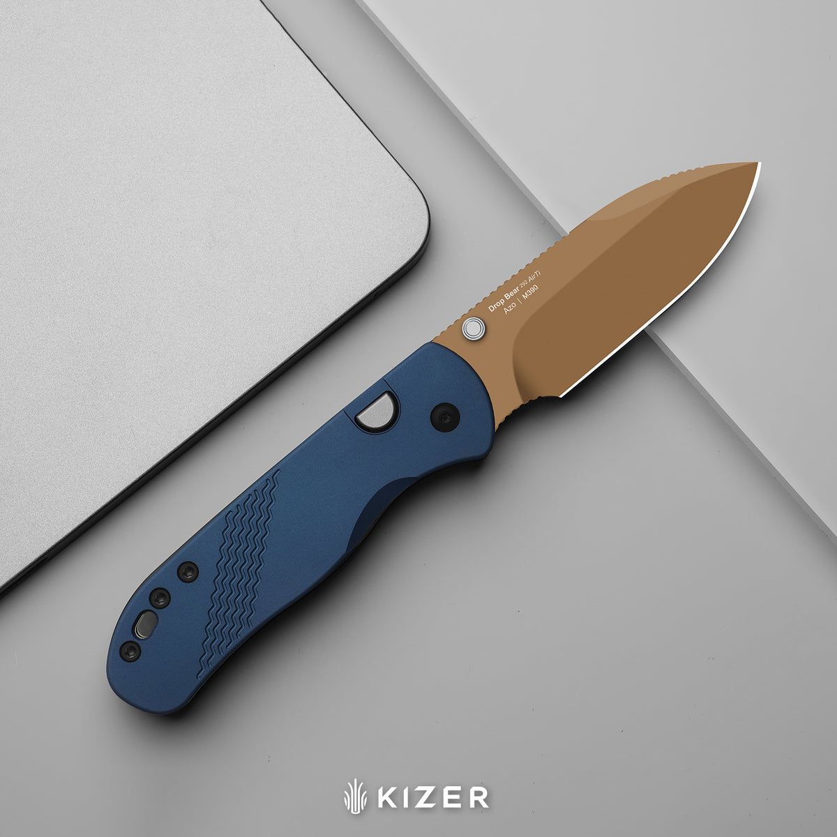 Drop Bear 292 AirTi (Left-Handed) | Kizer Button Liner Lock™ | M390 + Sunset PVD Coating | Blue Milled Aluminum | KizerB™ 3619.292BD5