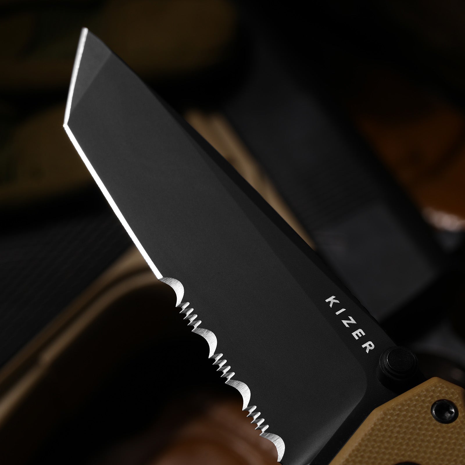 Aegis T | Partially-Serrated Edge | Kizer Clutch Lock™ | Rescue Hook & Glass Breaker | KizerV™ 3774CTA3