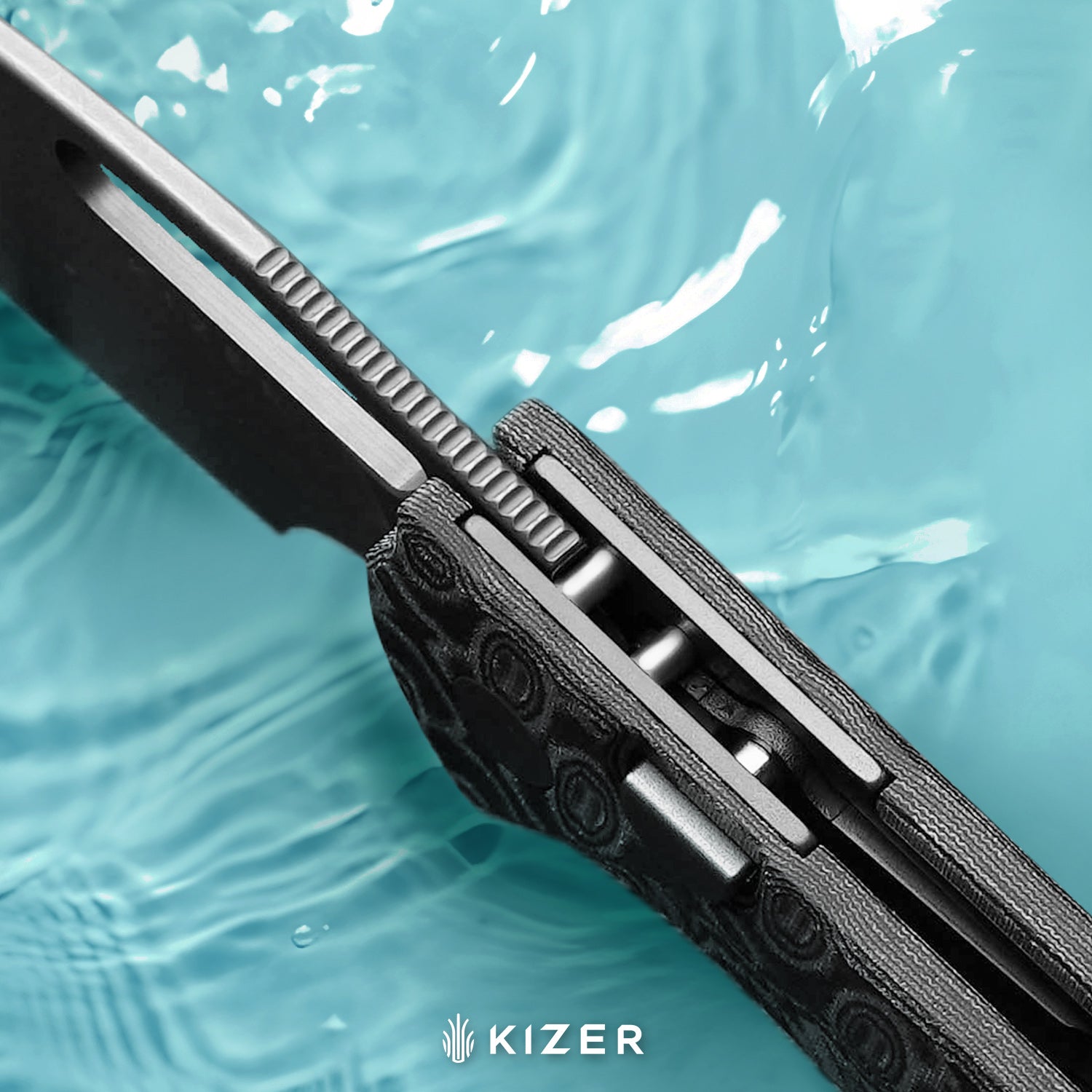 Masu | Kizer Button Liner Lock™ | GID Green G10 | 14C28N | Richlite | KizerV™ 3697A1