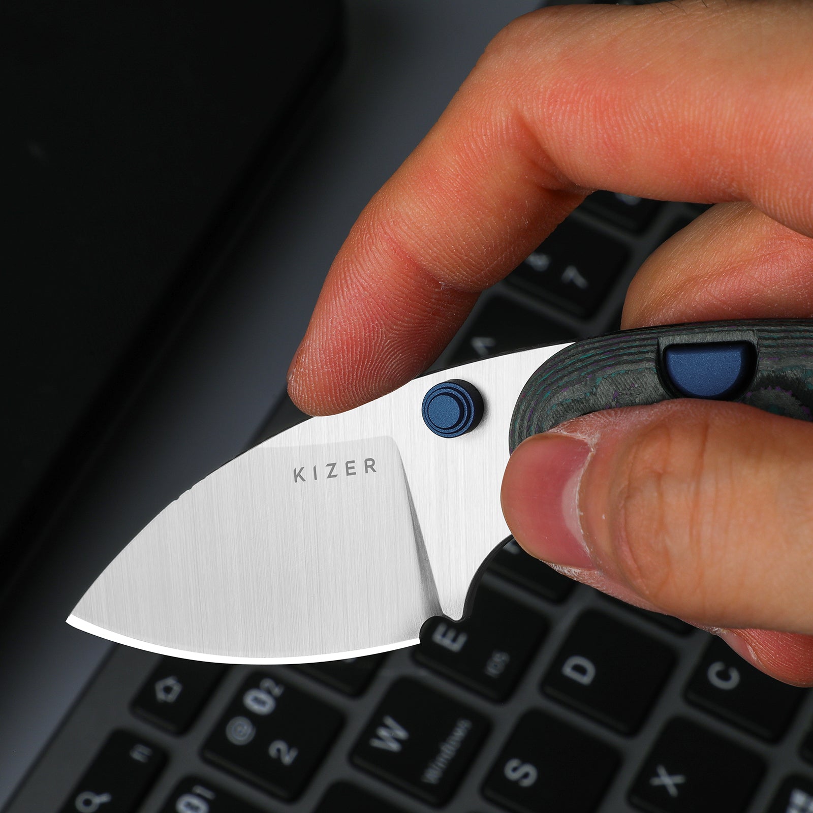 Kizer Microbe EDC Pocket Knife | Button Liner Lock | Fat Carbon