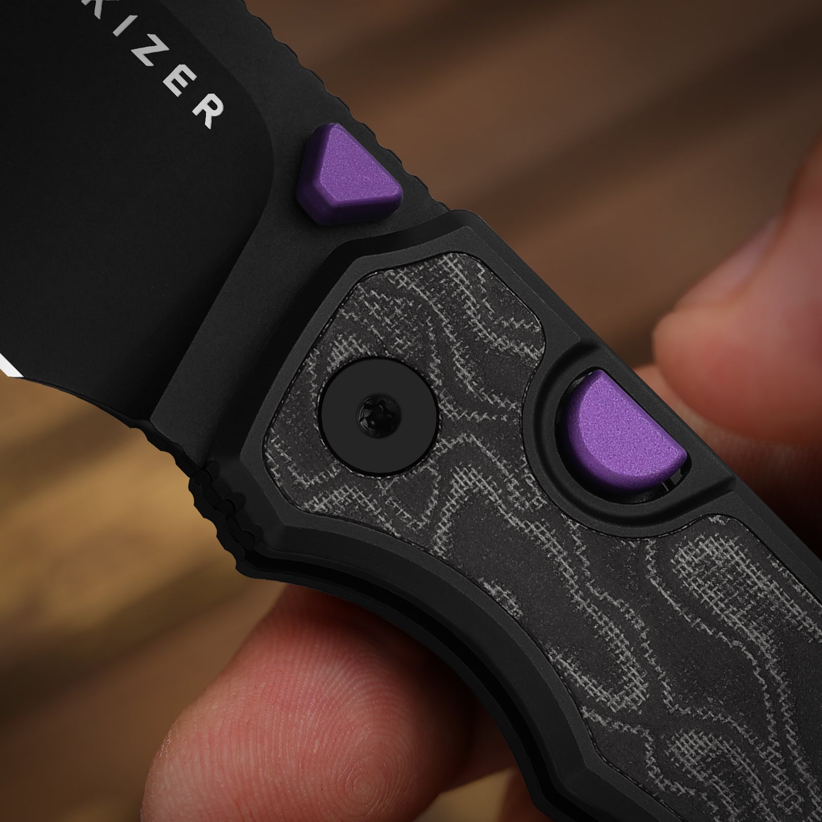 Wharning | Kizer Button Liner Lock™ | WHARNCLIFF | S45VN | KizerB™ 3738A2