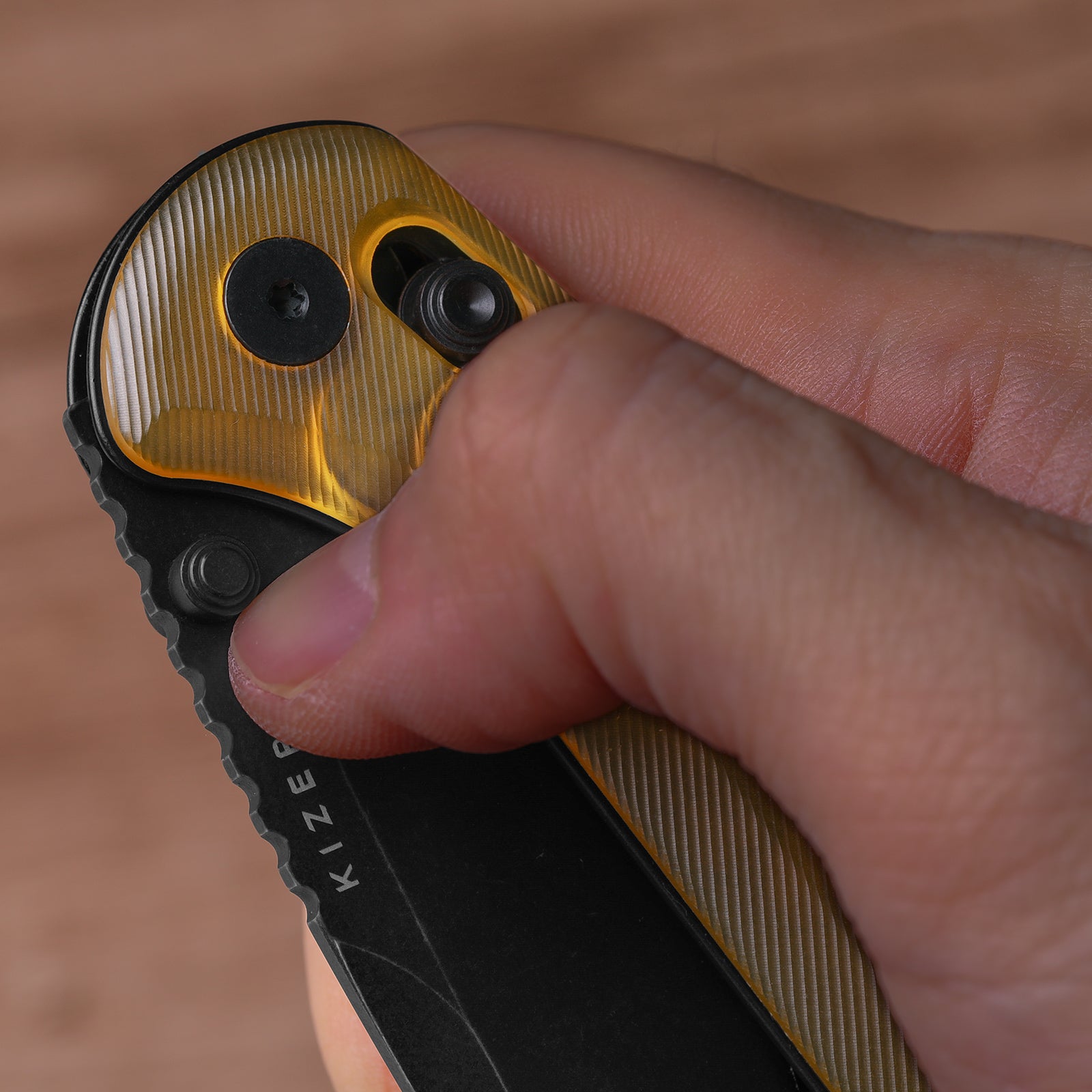 Buddy II | Kizer Clutch Lock™ | PEI | AEB-L PVD Coating & Stonewashed