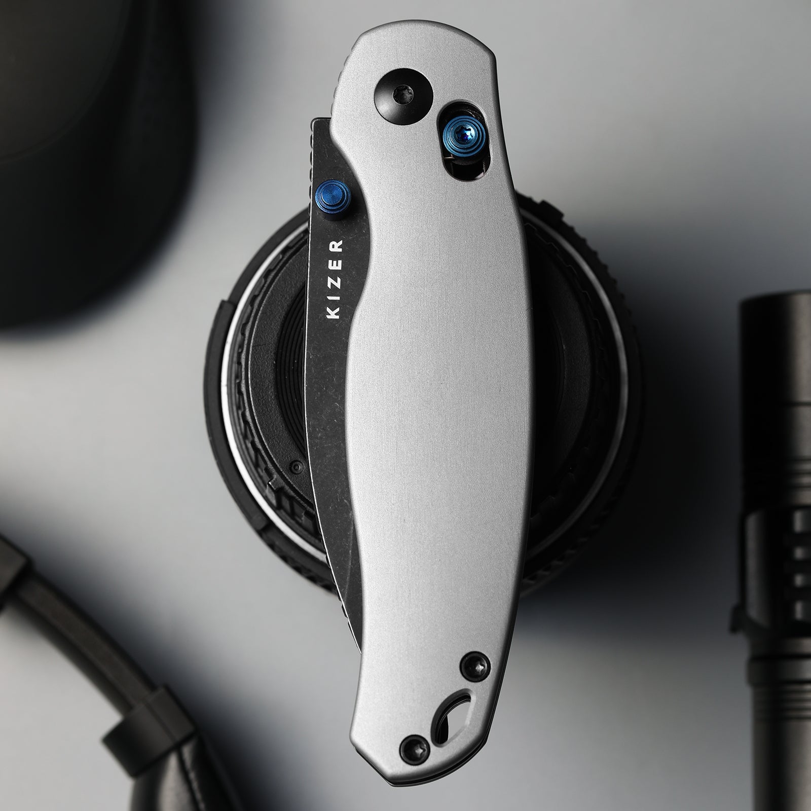 Phoca CD | Kizer Clutch Lock™ | Acid Damascus | Mkuruti Wood | KizerV™ 3781CDA3