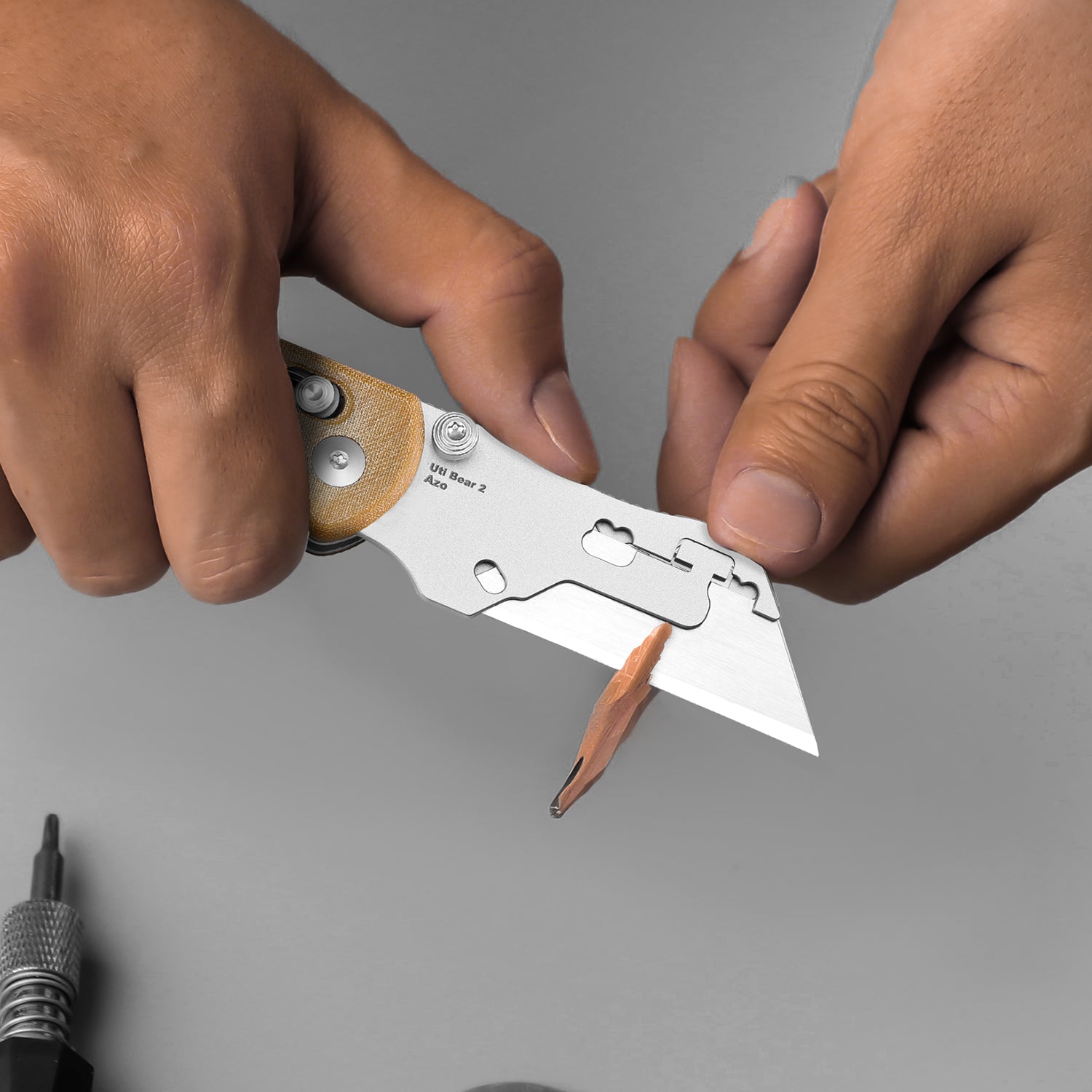 Drop Bear® Utility | Kizer Clutch Lock™ | Uti BEAR 2 | SK5 & 50Cr15MoV | Micarta | KizerV™ 3619JA7