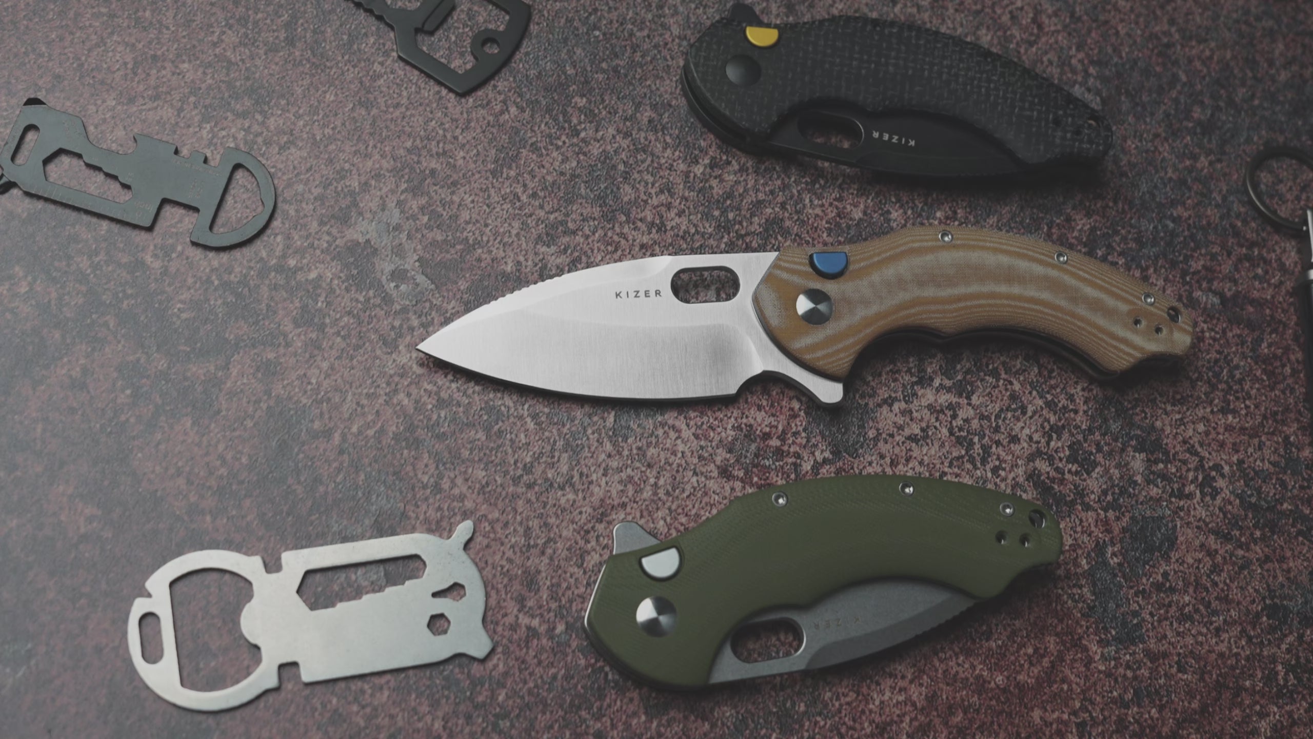 Roach XL | Kizer Button Liner Lock™ | 14C28N | Micarta | KizerV™ 4477B