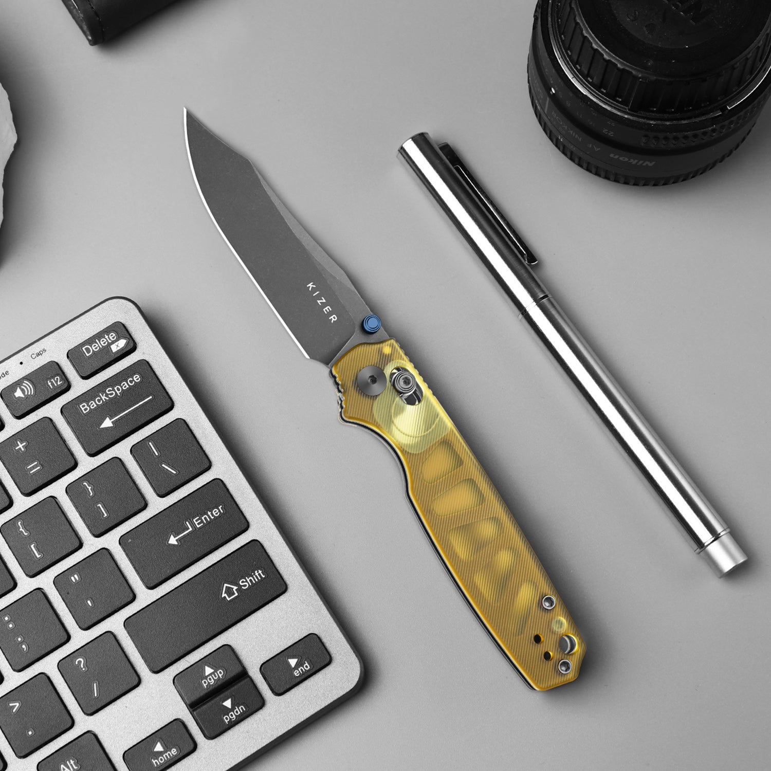 Pokiman CC | Kizer Clutch Lock™ | Clip Point | Four-Finger Full Grip | Clear PEI | KizerV™ 3789A3